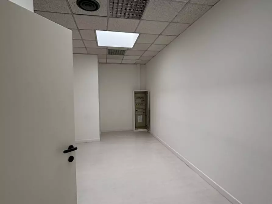 Immagine 15 di Ufficio in affitto  a Padova