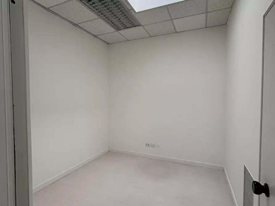 Immagine 17 di Ufficio in affitto  a Padova