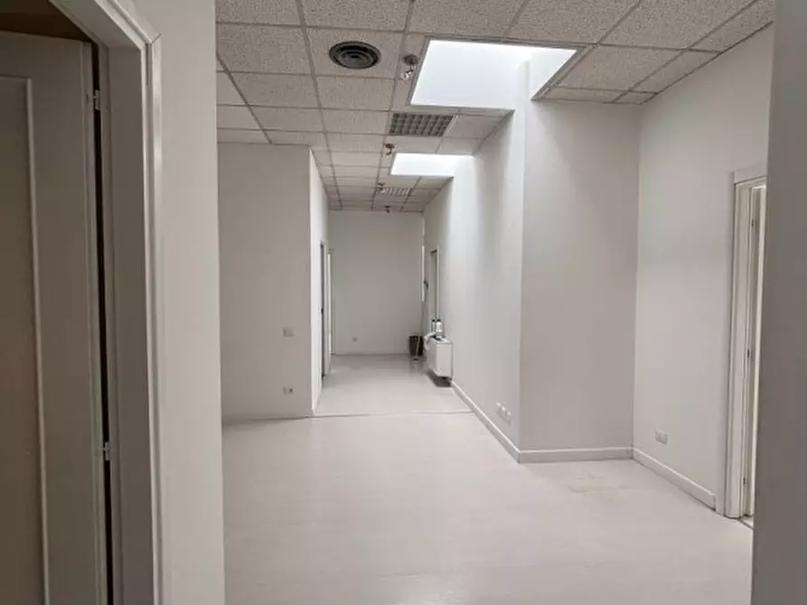 Immagine 22 di Ufficio in affitto  a Padova