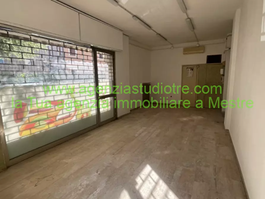 Immagine 1 di Negozio in affitto  in VIA TORRE BELFREDO 85 a Venezia
