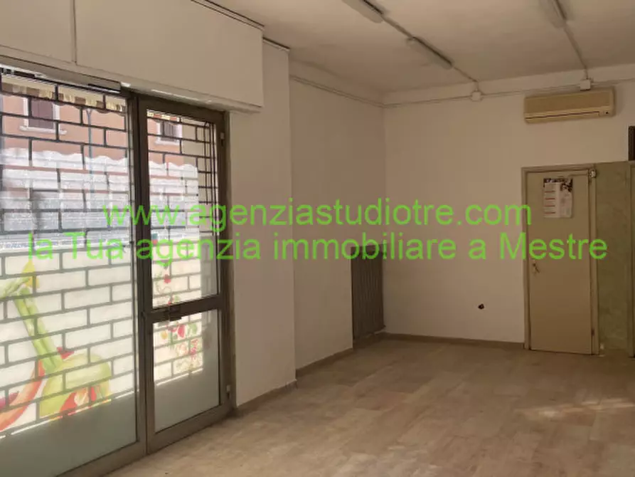 Immagine 2 di Negozio in affitto  in VIA TORRE BELFREDO 85 a Venezia