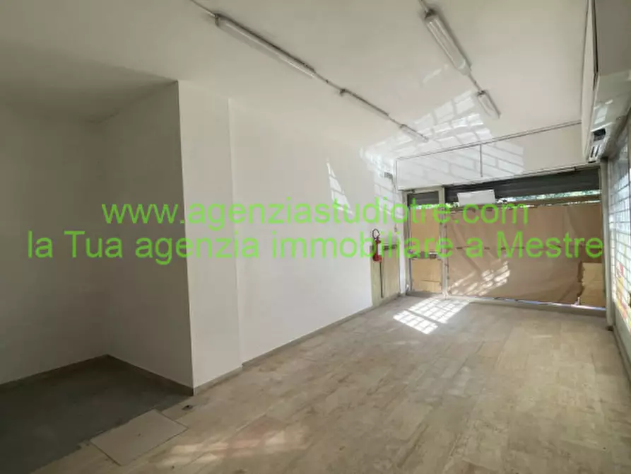 Immagine 4 di Negozio in affitto  in VIA TORRE BELFREDO 85 a Venezia
