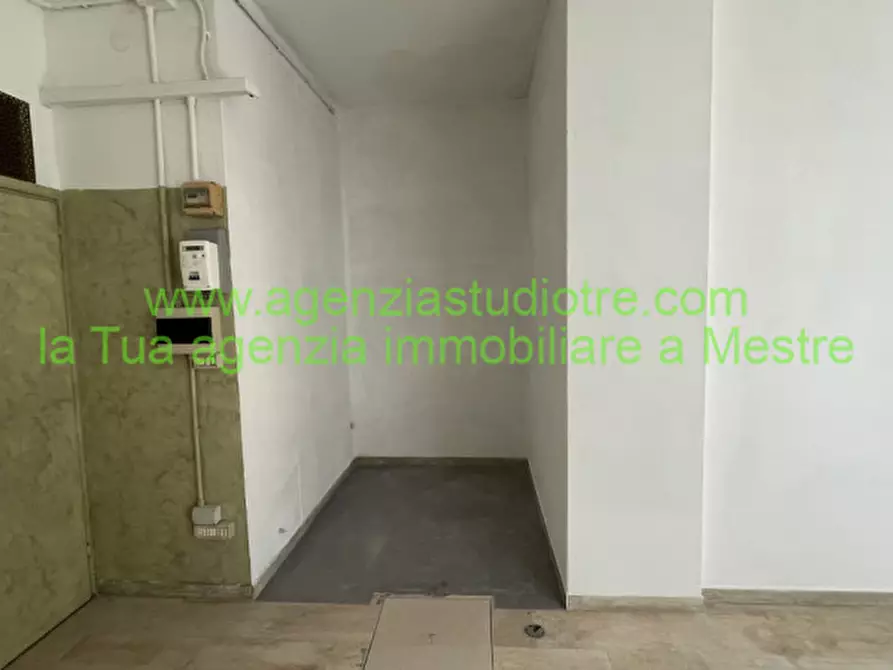 Immagine 7 di Negozio in affitto  in VIA TORRE BELFREDO 85 a Venezia