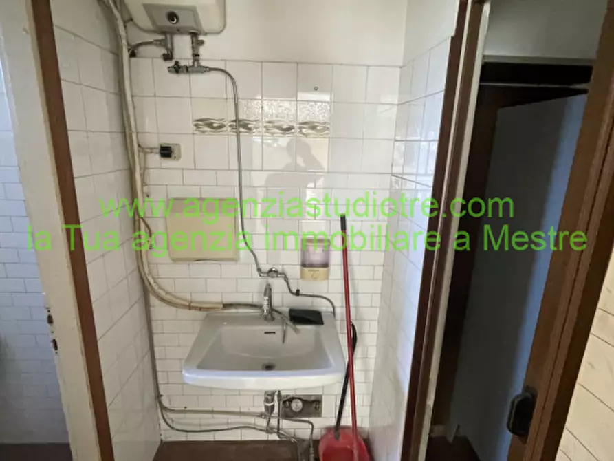 Immagine 8 di Negozio in affitto  in VIA TORRE BELFREDO 85 a Venezia