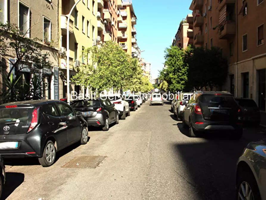 Immagine 4 di Negozio in vendita  in Via Muzio Scevola a Roma