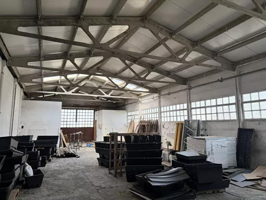 Immagine 4 di Capannone industriale in vendita  a Rosate