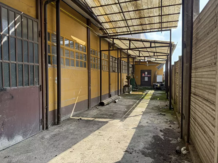 Immagine 10 di Capannone industriale in vendita  a Rosate