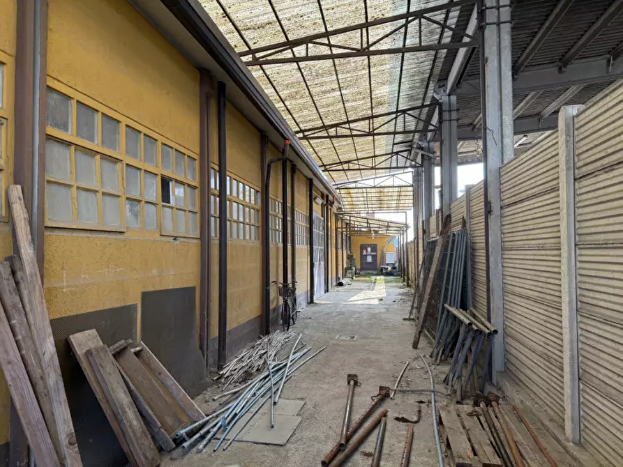 Immagine 11 di Capannone industriale in vendita  a Rosate