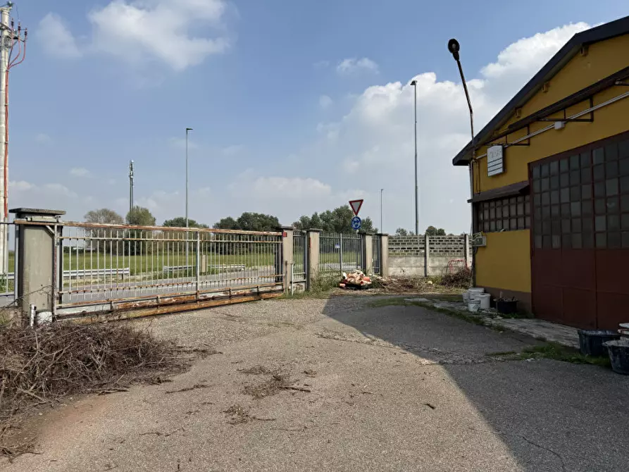 Immagine 13 di Capannone industriale in vendita  a Rosate