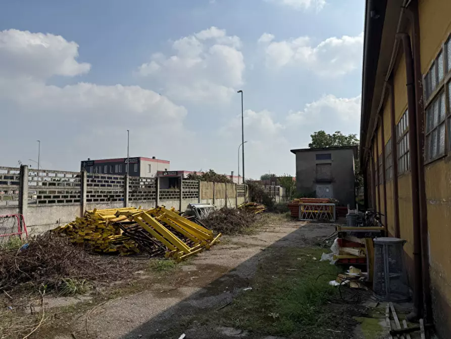 Immagine 14 di Capannone industriale in vendita  a Rosate