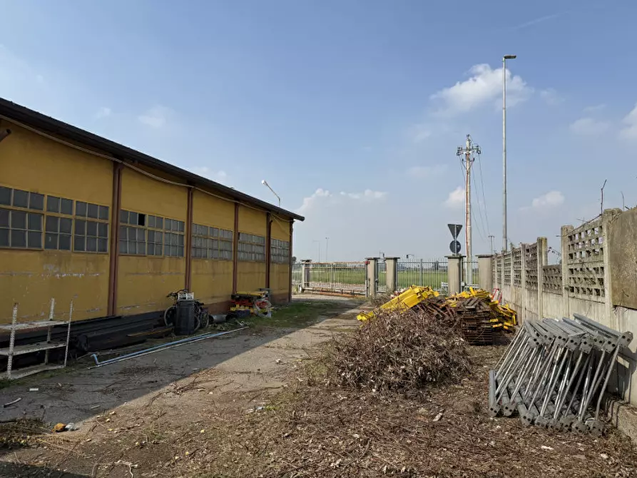 Immagine 15 di Capannone industriale in vendita  a Rosate
