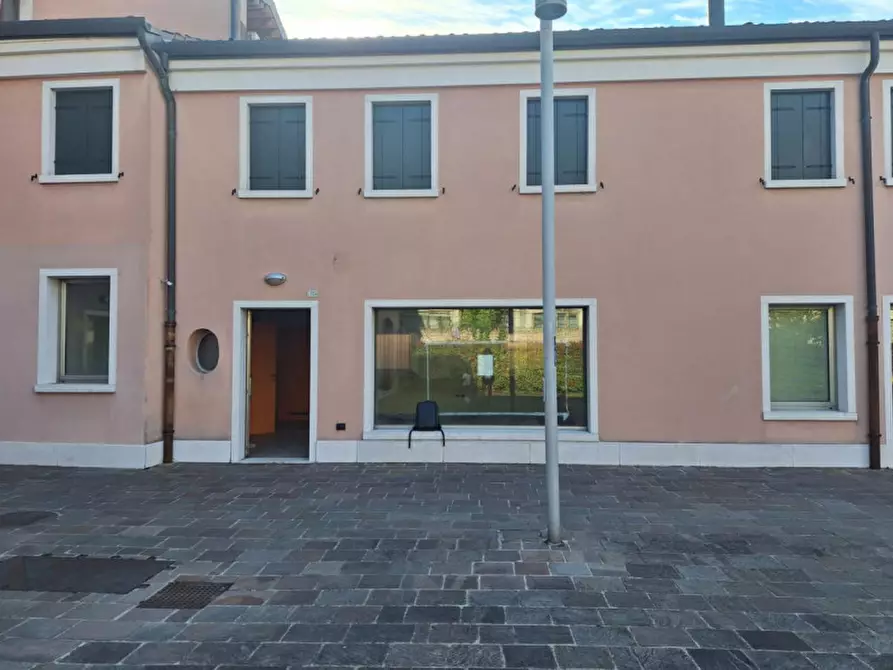 Immagine 1 di Negozio in vendita  in Via Giacomo Matteotti, 30031 Dolo VE, Italia a Dolo