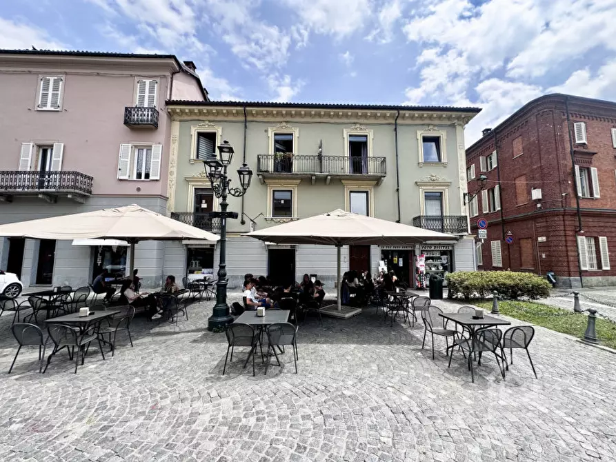 Immagine 1 di Attività commerciale in vendita  in Piazza Della Repubblica 3 a Chivasso