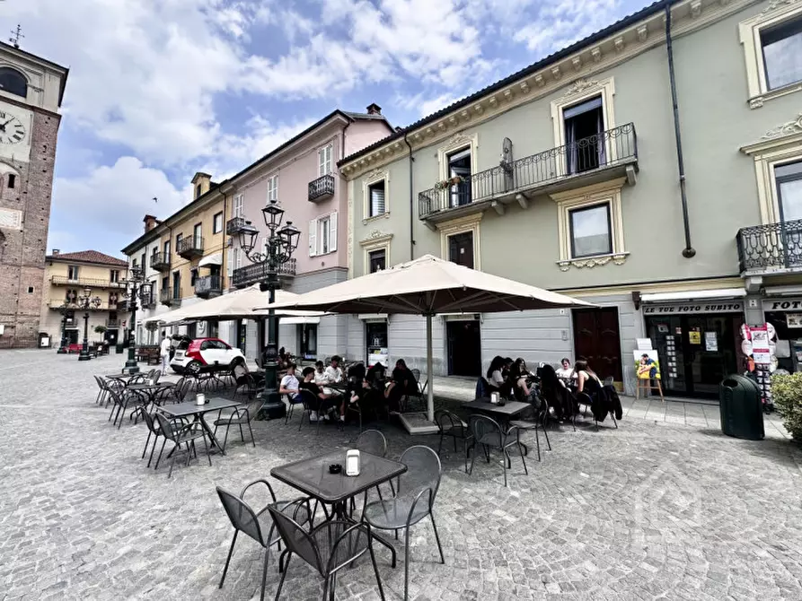 Immagine 1 di Attività commerciale in vendita  in Piazza Della Repubblica 3 a Chivasso