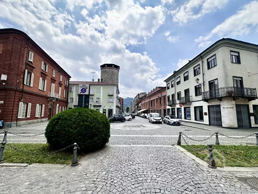 Immagine 3 di Attività commerciale in vendita  in Piazza Della Repubblica 3 a Chivasso