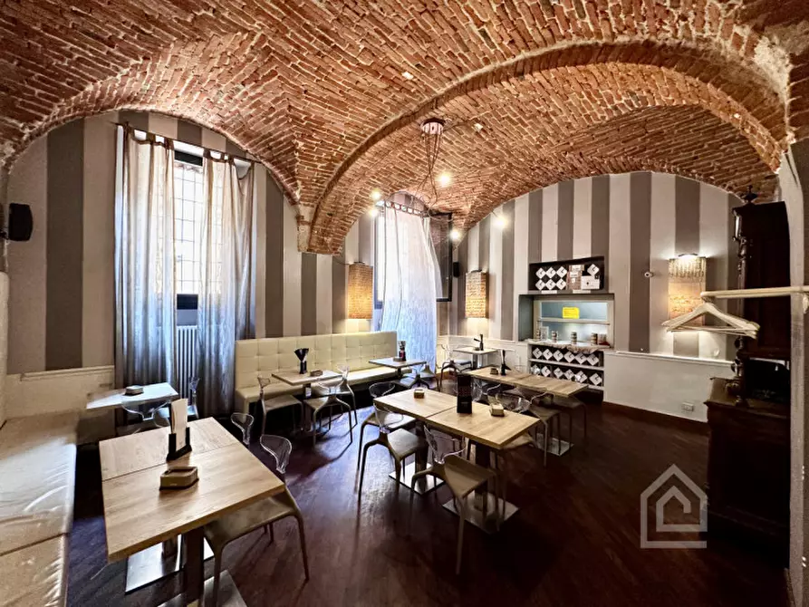 Immagine 9 di Attività commerciale in vendita  in Piazza Della Repubblica 3 a Chivasso