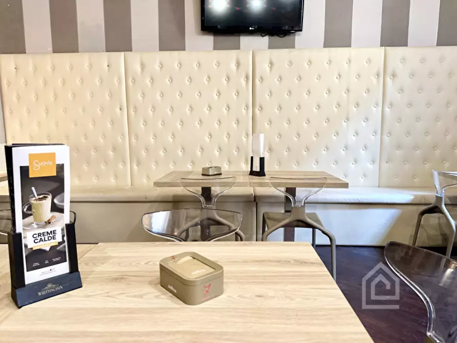 Immagine 10 di Attività commerciale in vendita  in Piazza Della Repubblica 3 a Chivasso