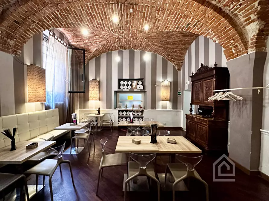 Immagine 11 di Attività commerciale in vendita  in Piazza Della Repubblica 3 a Chivasso