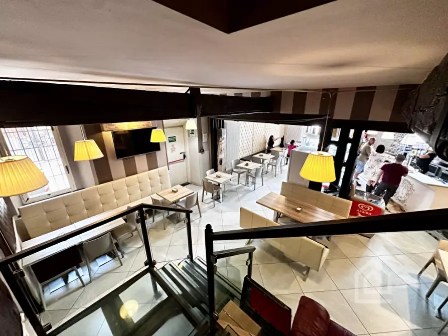 Immagine 23 di Attività commerciale in vendita  in Piazza Della Repubblica 3 a Chivasso