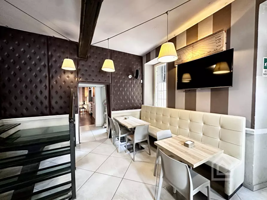 Immagine 25 di Attività commerciale in vendita  in Piazza Della Repubblica 3 a Chivasso