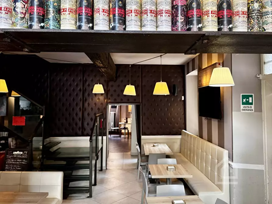 Immagine 33 di Attività commerciale in vendita  in Piazza Della Repubblica 3 a Chivasso