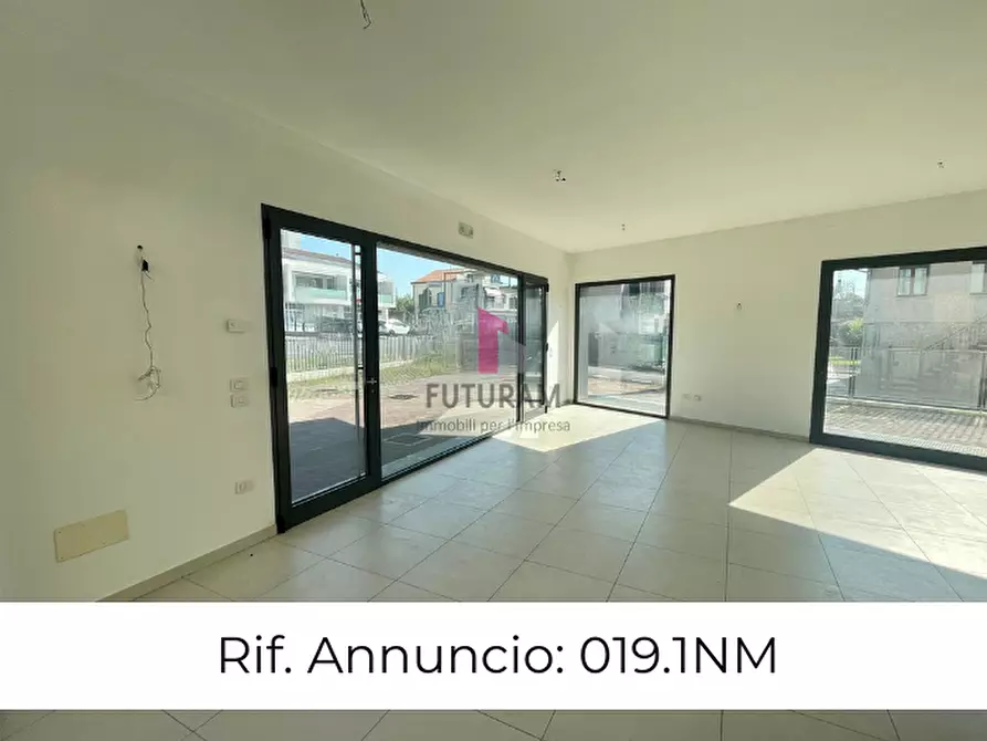 Immagine 1 di Negozio in affitto  a Fiesso D'artico