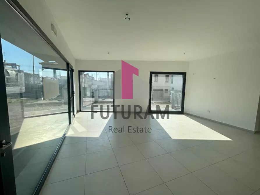 Immagine 9 di Negozio in affitto  a Fiesso D'artico