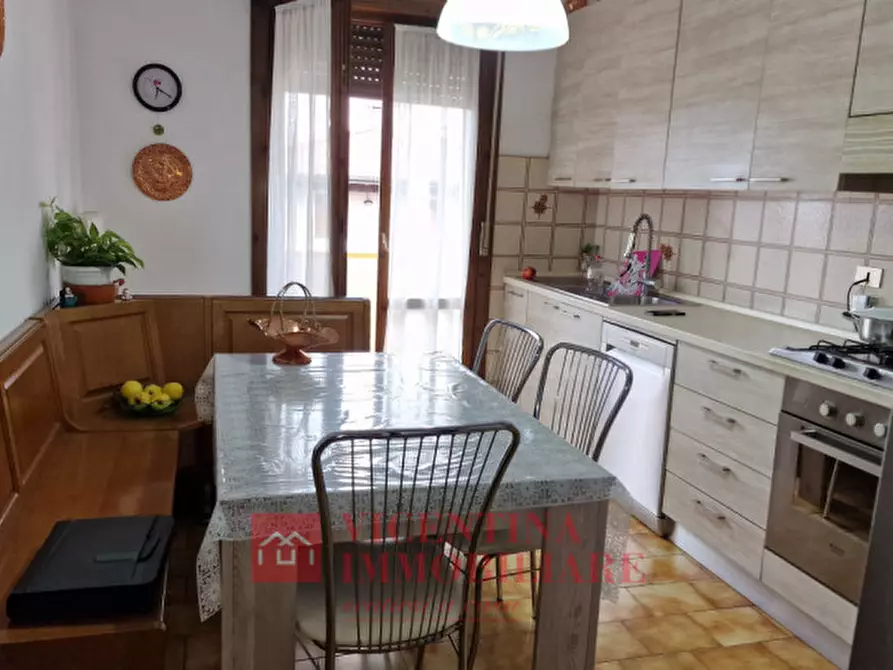 Immagine 5 di Appartamento in vendita  in via G. Chilesotti a Montecchio Maggiore