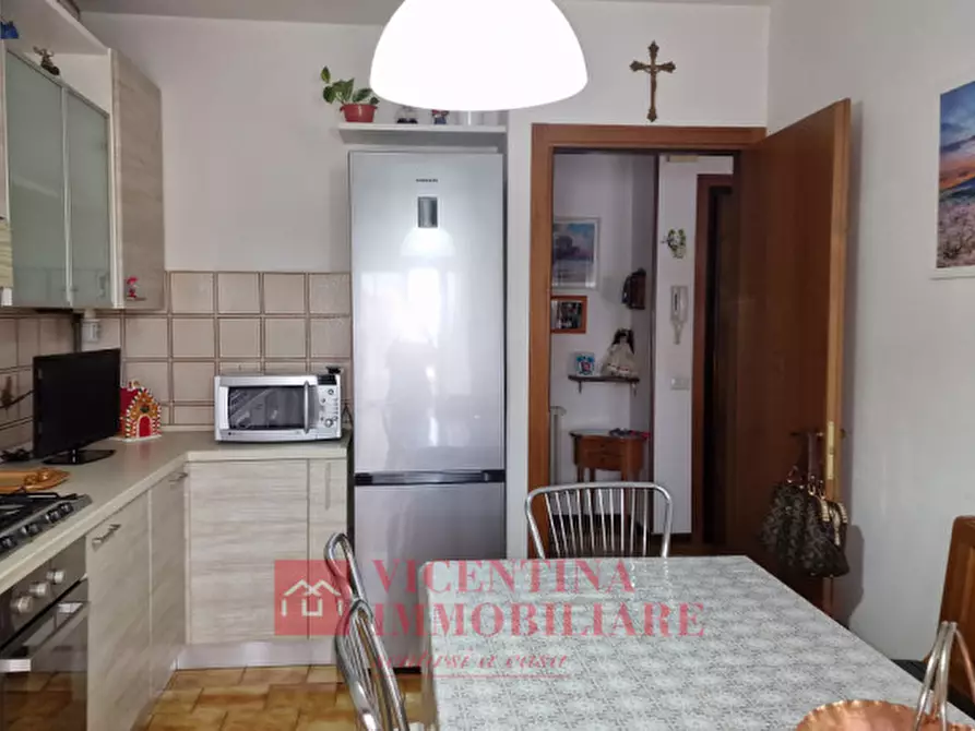 Immagine 6 di Appartamento in vendita  in via G. Chilesotti a Montecchio Maggiore