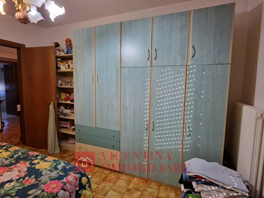 Immagine 11 di Appartamento in vendita  in via G. Chilesotti a Montecchio Maggiore