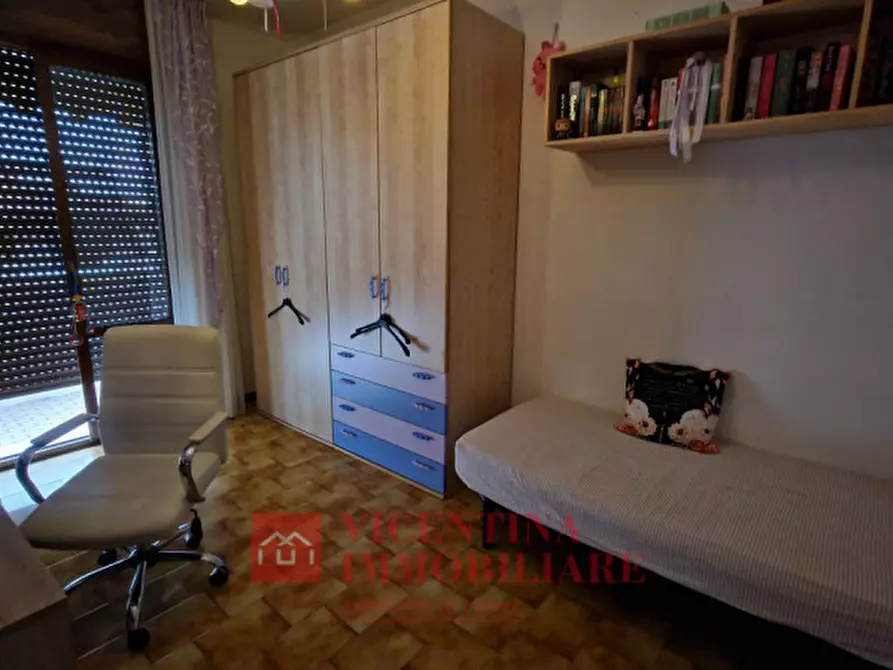 Immagine 13 di Appartamento in vendita  in via G. Chilesotti a Montecchio Maggiore