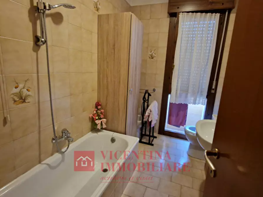 Immagine 15 di Appartamento in vendita  in via G. Chilesotti a Montecchio Maggiore