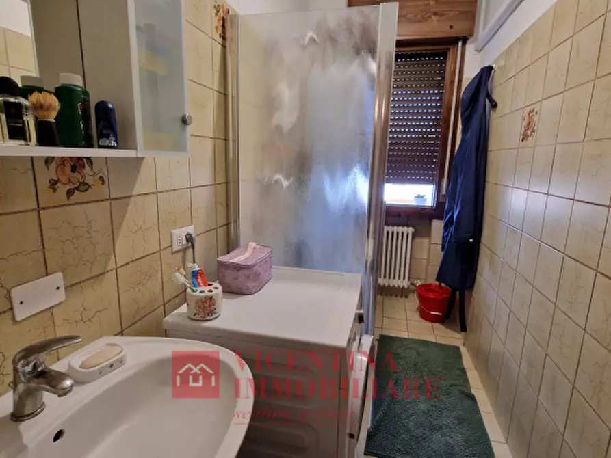 Immagine 17 di Appartamento in vendita  in via G. Chilesotti a Montecchio Maggiore