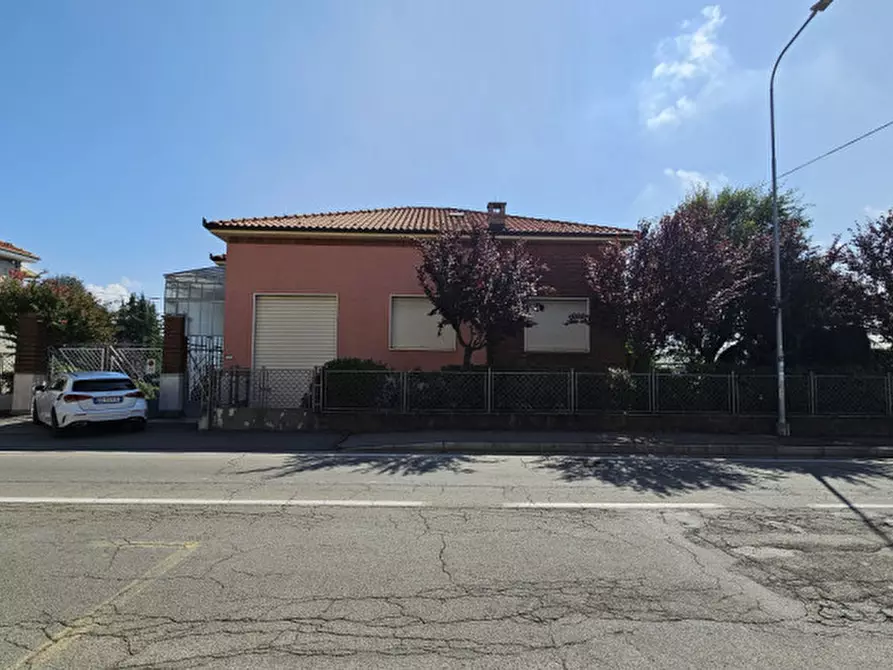 Immagine 1 di Villa in vendita  in CORSO CASALE 289 a Asti