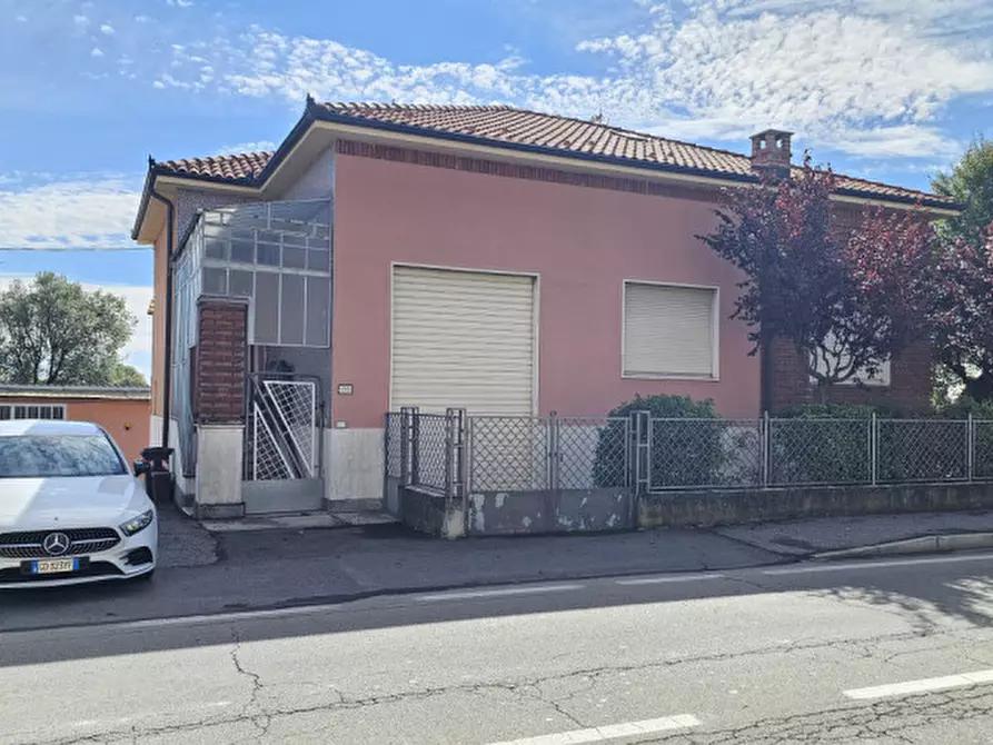 Immagine 2 di Villa in vendita  in CORSO CASALE 289 a Asti