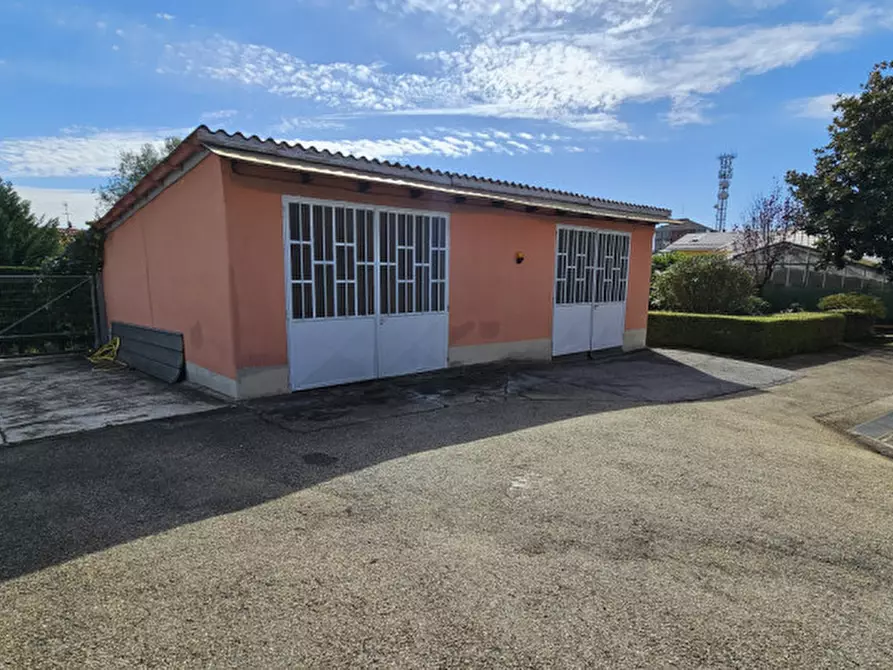 Immagine 5 di Villa in vendita  in CORSO CASALE 289 a Asti