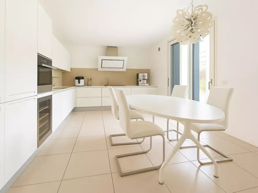 Immagine 1 di Casa bifamiliare in vendita  in via giacomo puccini a Costabissara