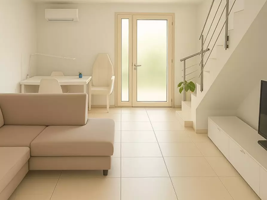 Immagine 5 di Casa bifamiliare in vendita  in via giacomo puccini a Costabissara