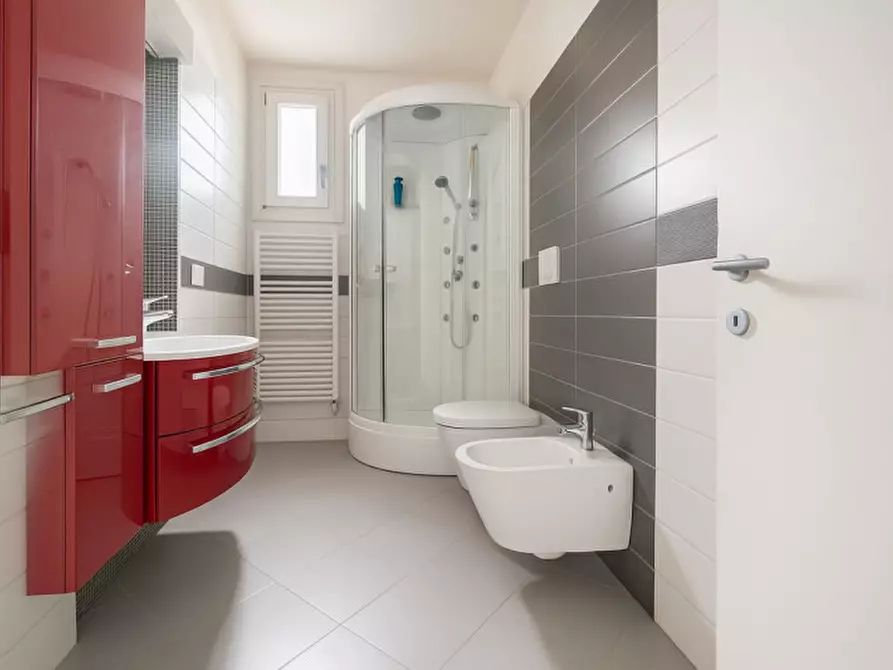 Immagine 18 di Casa bifamiliare in vendita  in via giacomo puccini a Costabissara