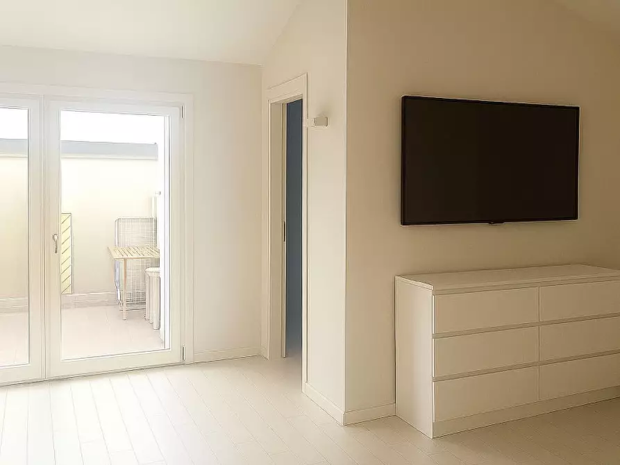 Immagine 22 di Casa bifamiliare in vendita  in via giacomo puccini a Costabissara