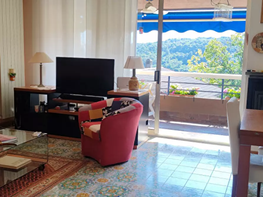 Immagine 4 di Appartamento in vendita  in Via XXIV Maggio 84 a Leggiuno