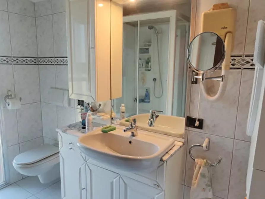 Immagine 15 di Appartamento in vendita  in Via XXIV Maggio 84 a Leggiuno