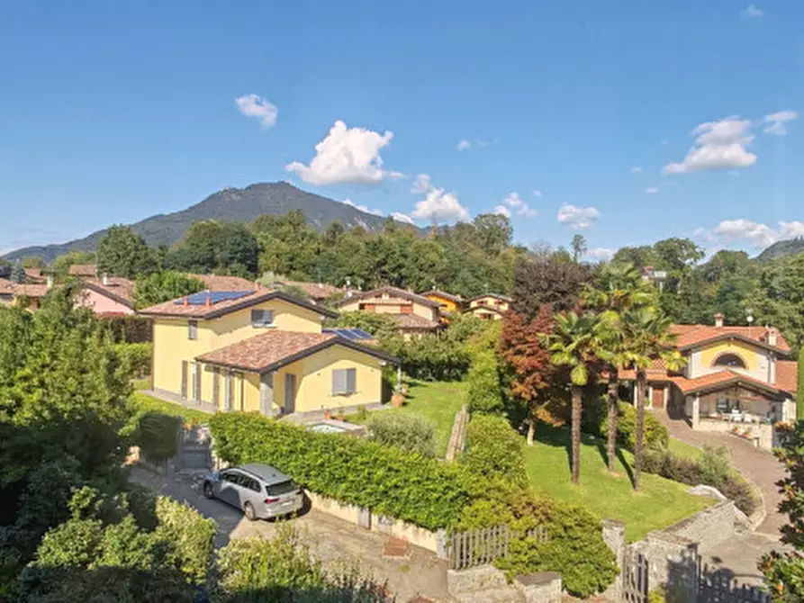 Immagine 24 di Appartamento in vendita  in Via XXIV Maggio 84 a Leggiuno