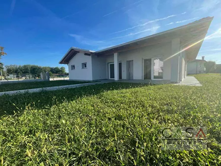 Immagine 1 di Casa indipendente in vendita  in via viezzi a Azzano Decimo