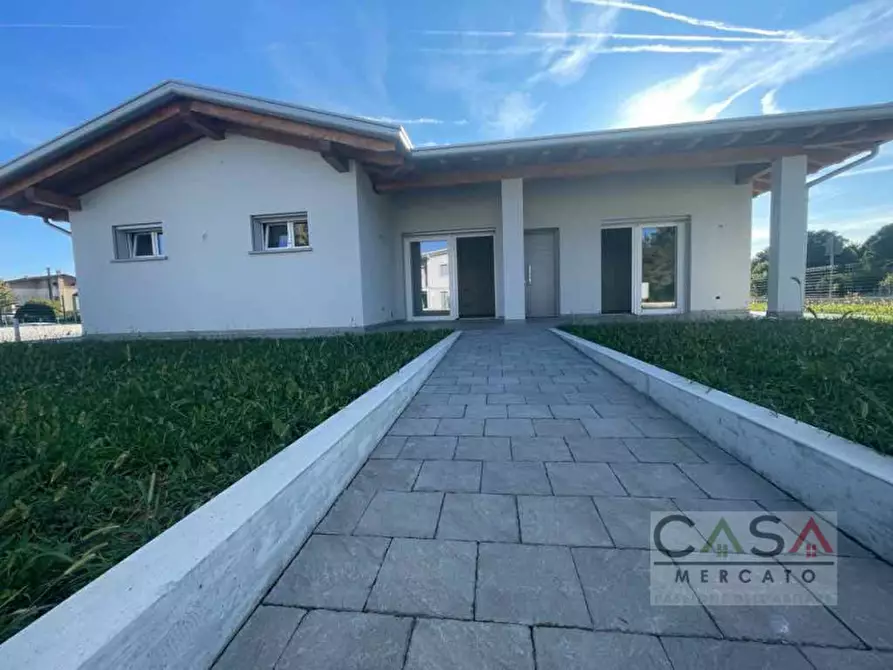 Immagine 2 di Casa indipendente in vendita  in via viezzi a Azzano Decimo