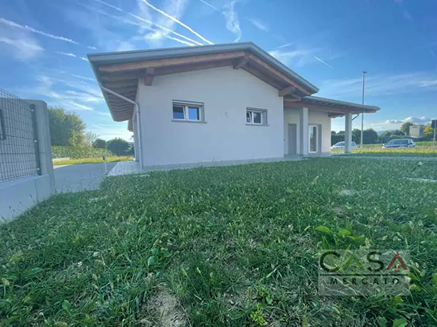 Immagine 3 di Casa indipendente in vendita  in via viezzi a Azzano Decimo