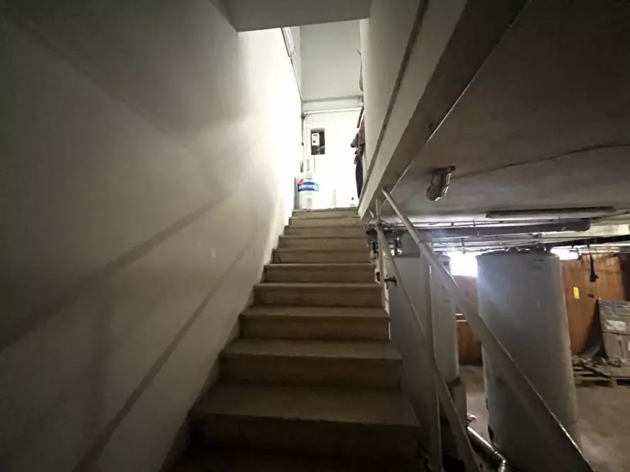 Immagine 9 di Attività commerciale in vendita  in Via Pio Foà a Roma