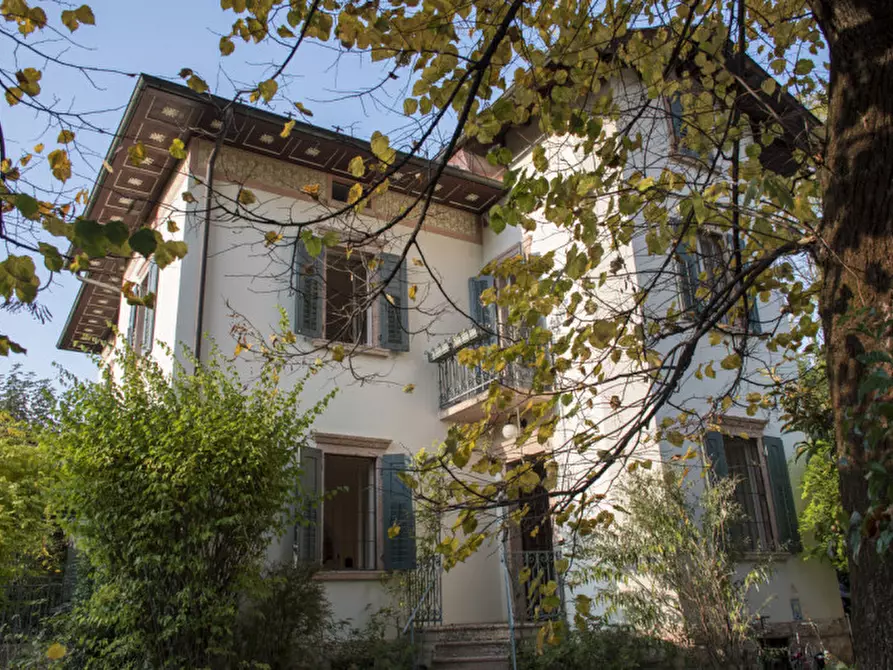 Immagine 1 di Villa in vendita  in via montello 26 a Trento