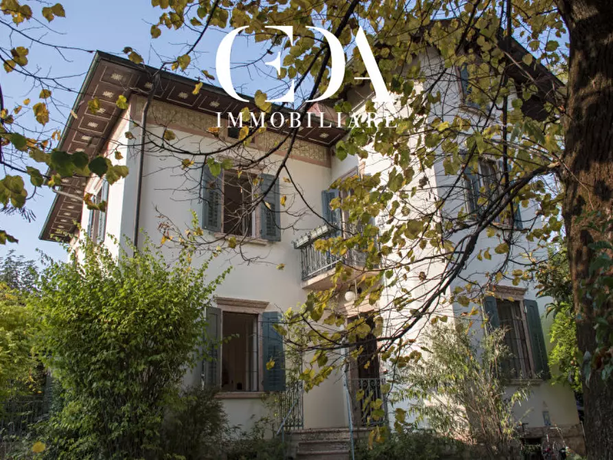 Immagine 1 di Villa in vendita  in via montello 26 a Trento