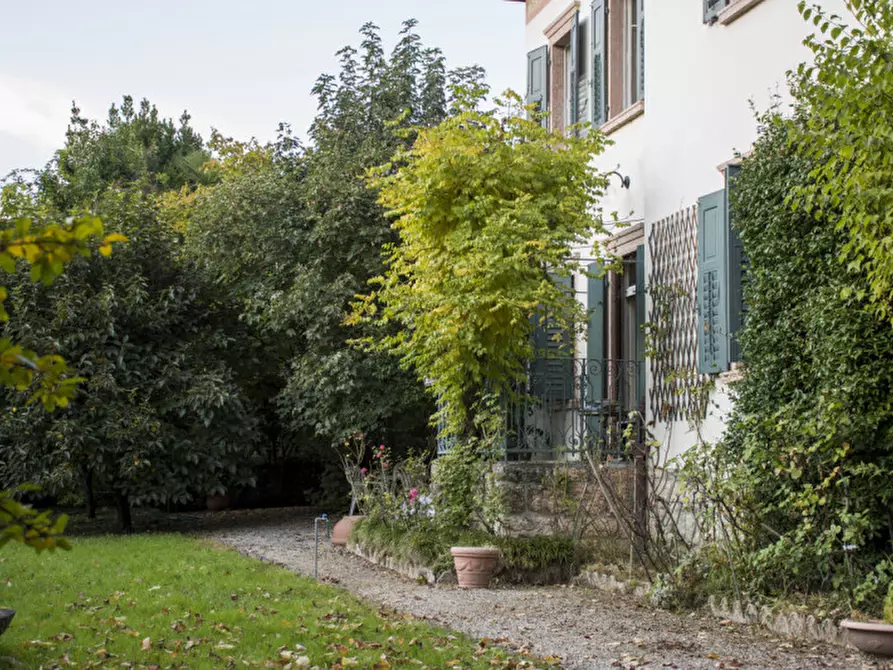 Immagine 2 di Villa in vendita  in via montello 26 a Trento